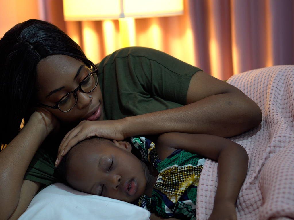 parent in child's bed as anxious and can't sleep